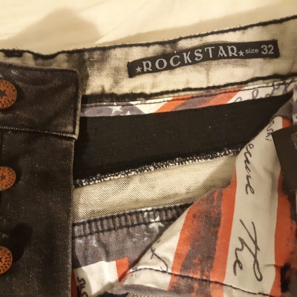 Size 32 but fits more like size 34 Rockstar Jeans
